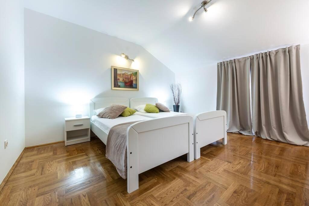 Vila Vergatum-Privacy,Gym,Billiards,Table Tennis Donji Brgat Εξωτερικό φωτογραφία