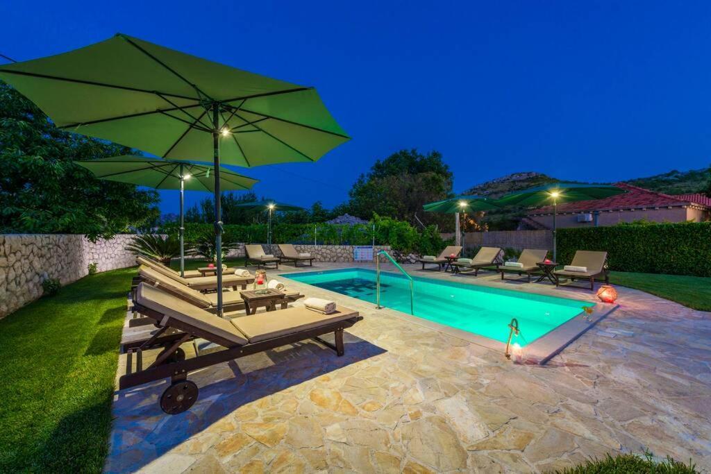 Vila Vergatum-Privacy,Gym,Billiards,Table Tennis Donji Brgat Εξωτερικό φωτογραφία