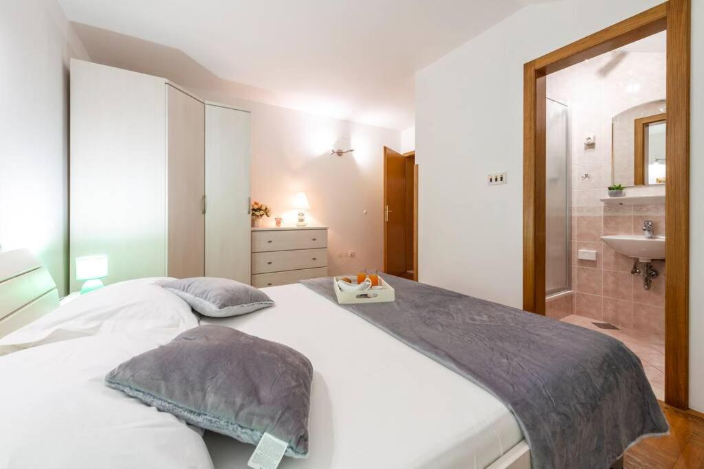 Vila Vergatum-Privacy,Gym,Billiards,Table Tennis Donji Brgat Εξωτερικό φωτογραφία