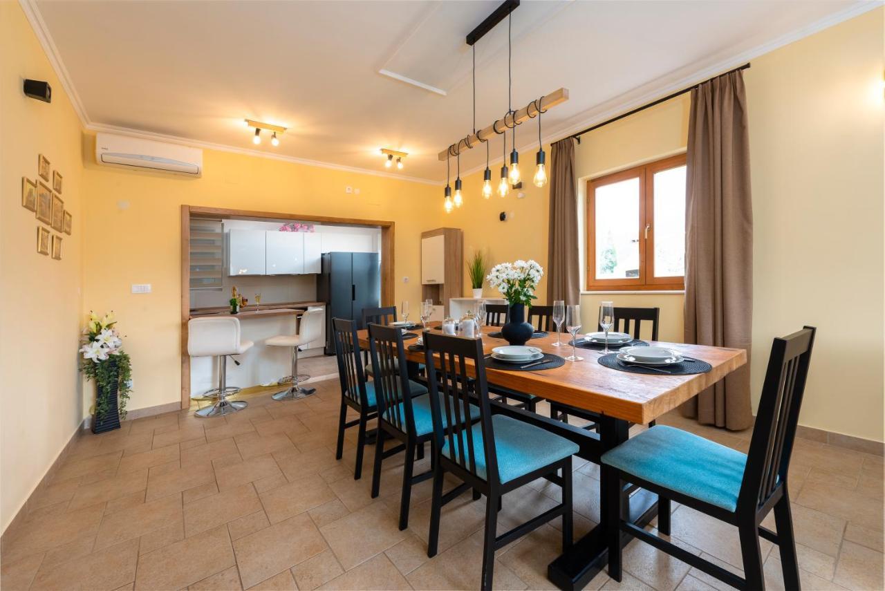 Vila Vergatum-Privacy,Gym,Billiards,Table Tennis Donji Brgat Εξωτερικό φωτογραφία