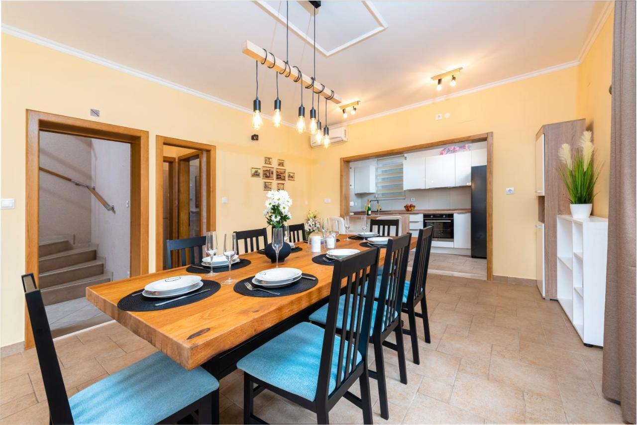 Vila Vergatum-Privacy,Gym,Billiards,Table Tennis Donji Brgat Εξωτερικό φωτογραφία